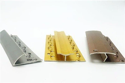 רצועת סגירת שטיח אלומיניום