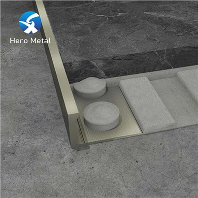 חיתוך אריחי מתכת אקדח